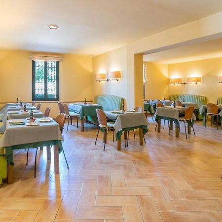 Apartaments Suites Sant Jordi Montbrió del Camp Exterior foto