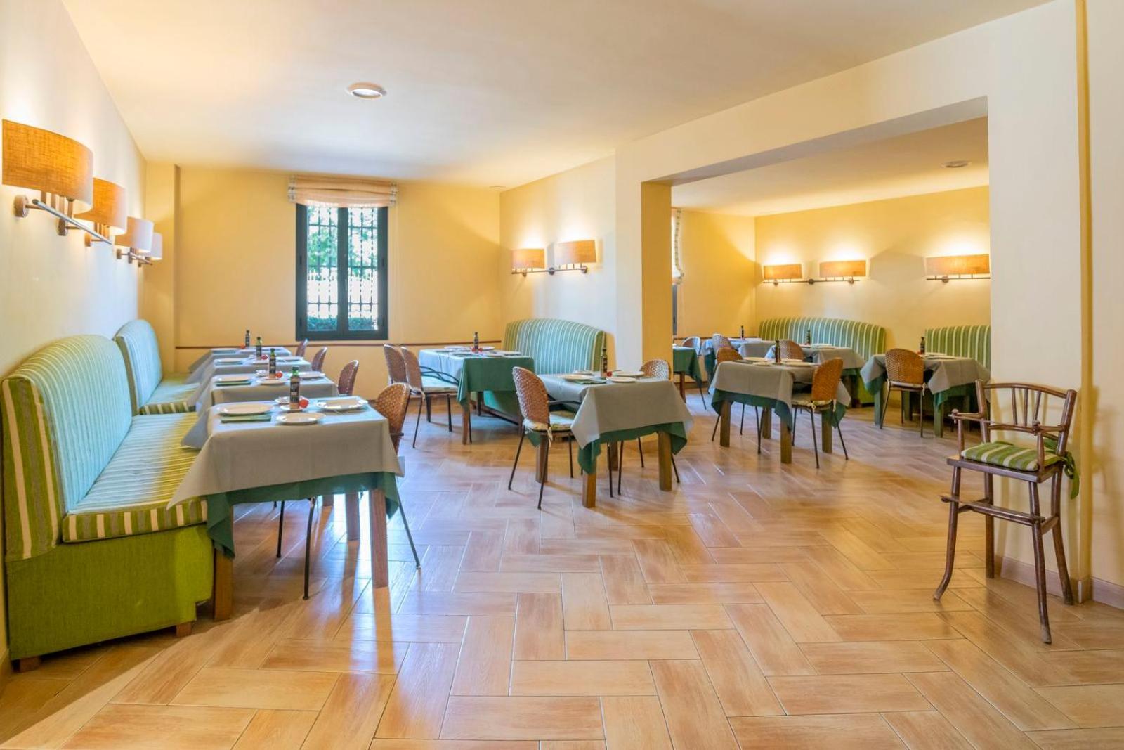 Apartaments Suites Sant Jordi Montbrió del Camp Exterior foto