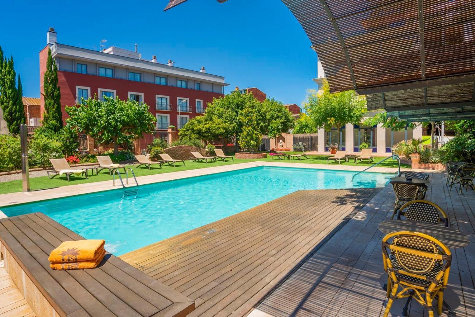 Apartaments Suites Sant Jordi Montbrió del Camp Exterior foto
