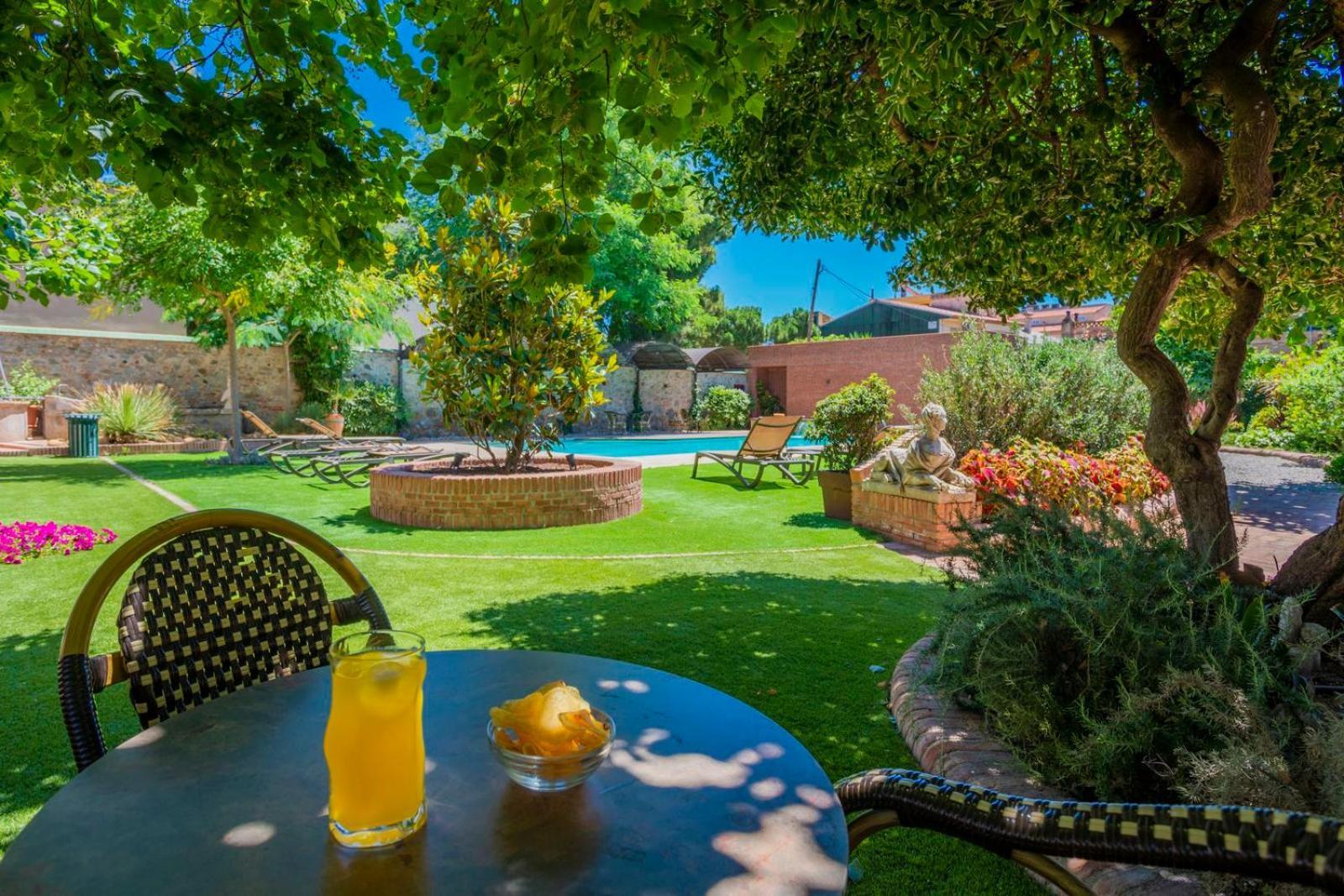 Apartaments Suites Sant Jordi Montbrió del Camp Exterior foto