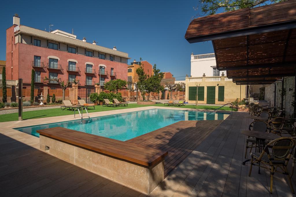 Apartaments Suites Sant Jordi Montbrió del Camp Exterior foto