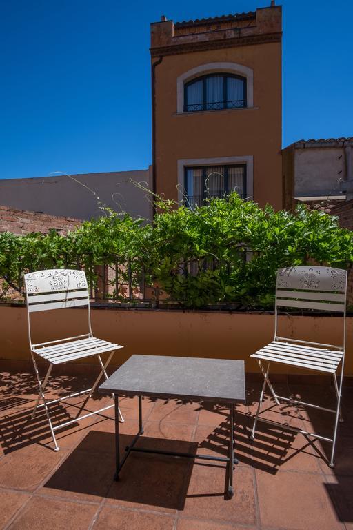 Apartaments Suites Sant Jordi Montbrió del Camp Exterior foto