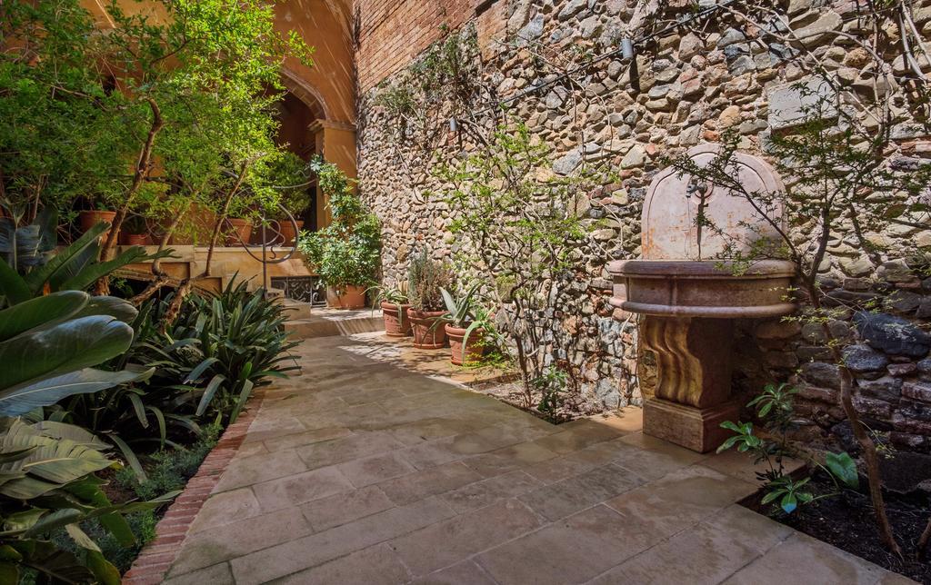 Apartaments Suites Sant Jordi Montbrió del Camp Exterior foto