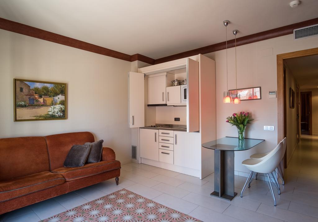 Apartaments Suites Sant Jordi Montbrió del Camp Exterior foto
