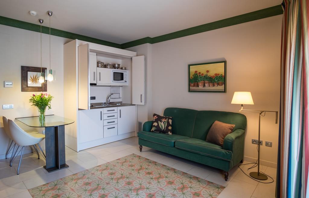Apartaments Suites Sant Jordi Montbrió del Camp Exterior foto