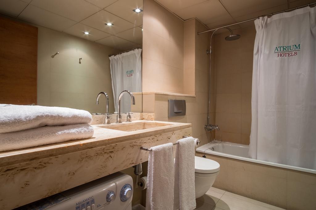 Apartaments Suites Sant Jordi Montbrió del Camp Exterior foto