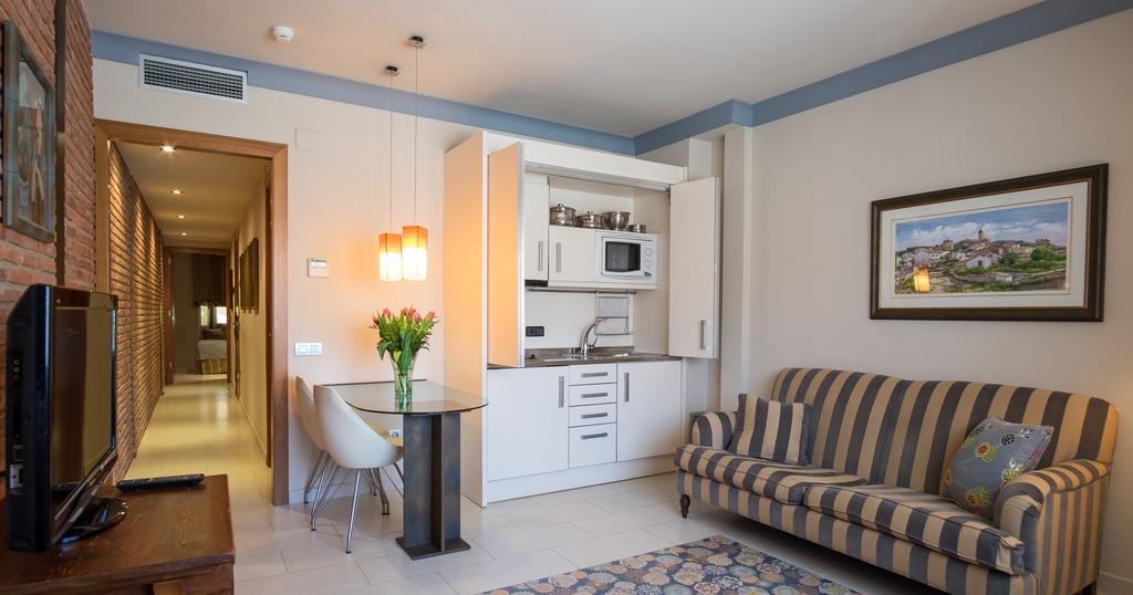 Apartaments Suites Sant Jordi Montbrió del Camp Exterior foto