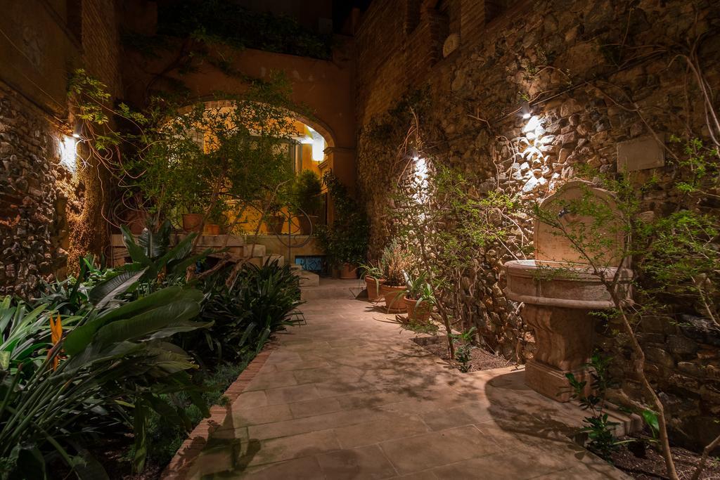 Apartaments Suites Sant Jordi Montbrió del Camp Exterior foto