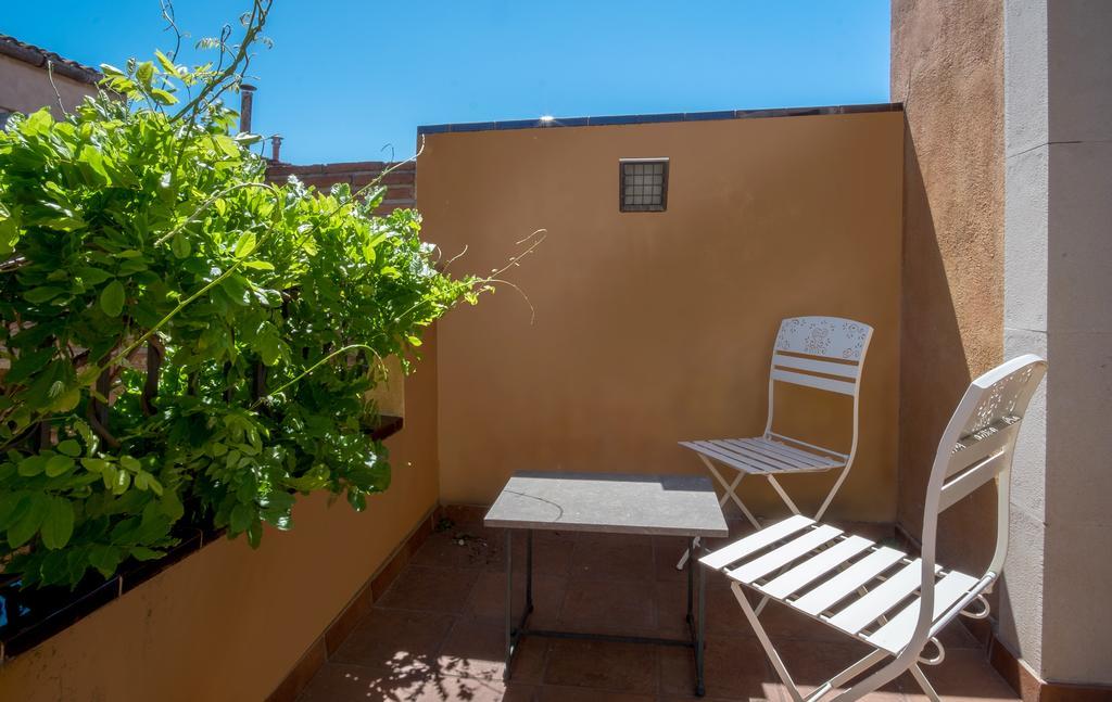 Apartaments Suites Sant Jordi Montbrió del Camp Exterior foto