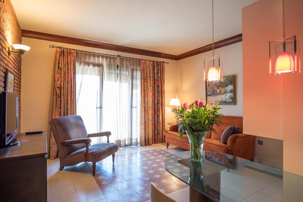Apartaments Suites Sant Jordi Montbrió del Camp Exterior foto