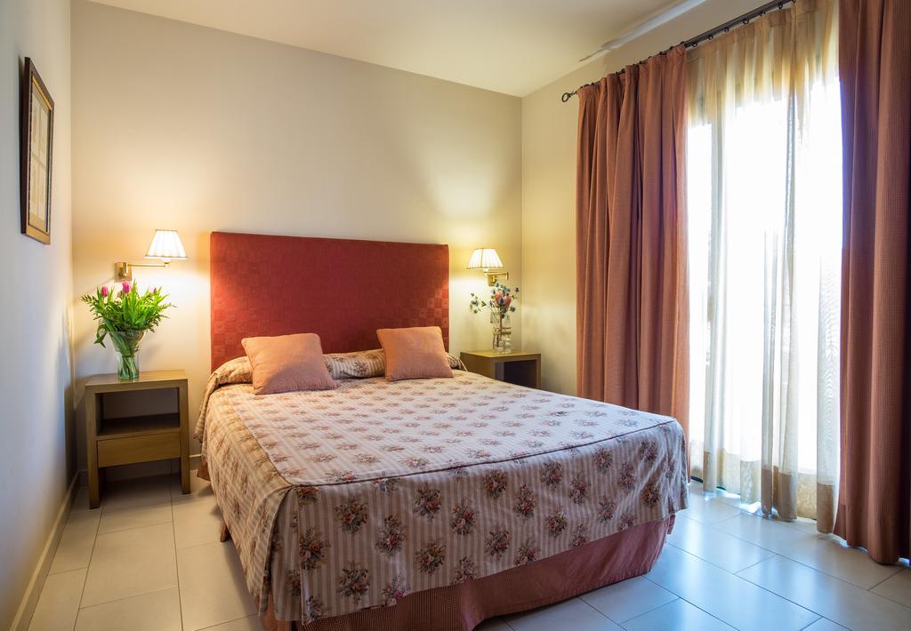 Apartaments Suites Sant Jordi Montbrió del Camp Exterior foto