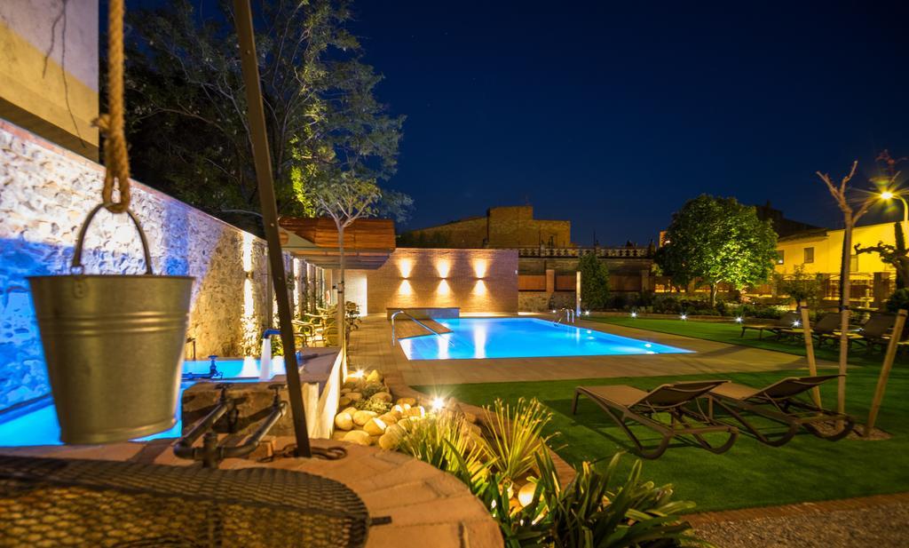 Apartaments Suites Sant Jordi Montbrió del Camp Exterior foto