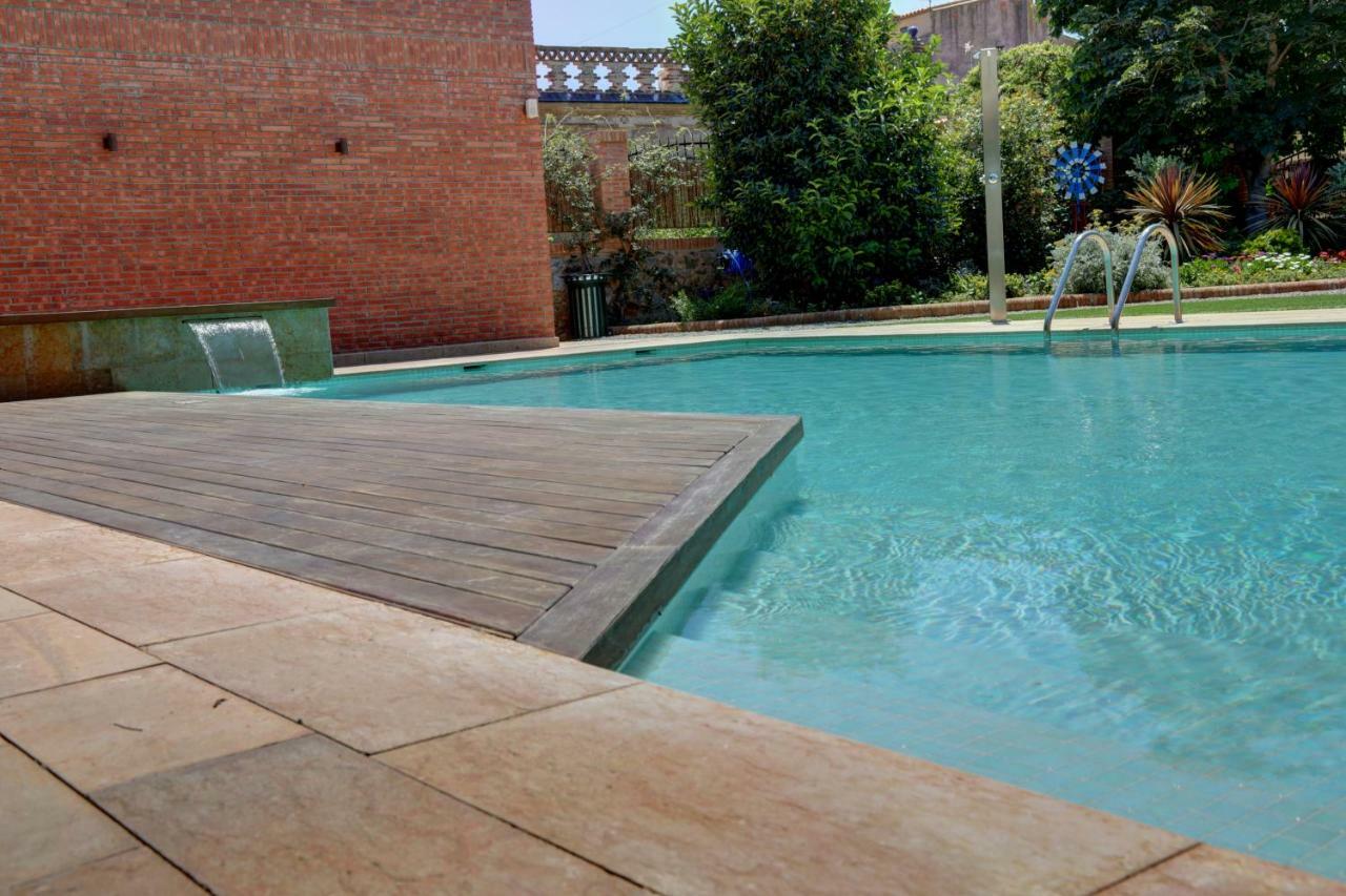 Apartaments Suites Sant Jordi Montbrió del Camp Exterior foto